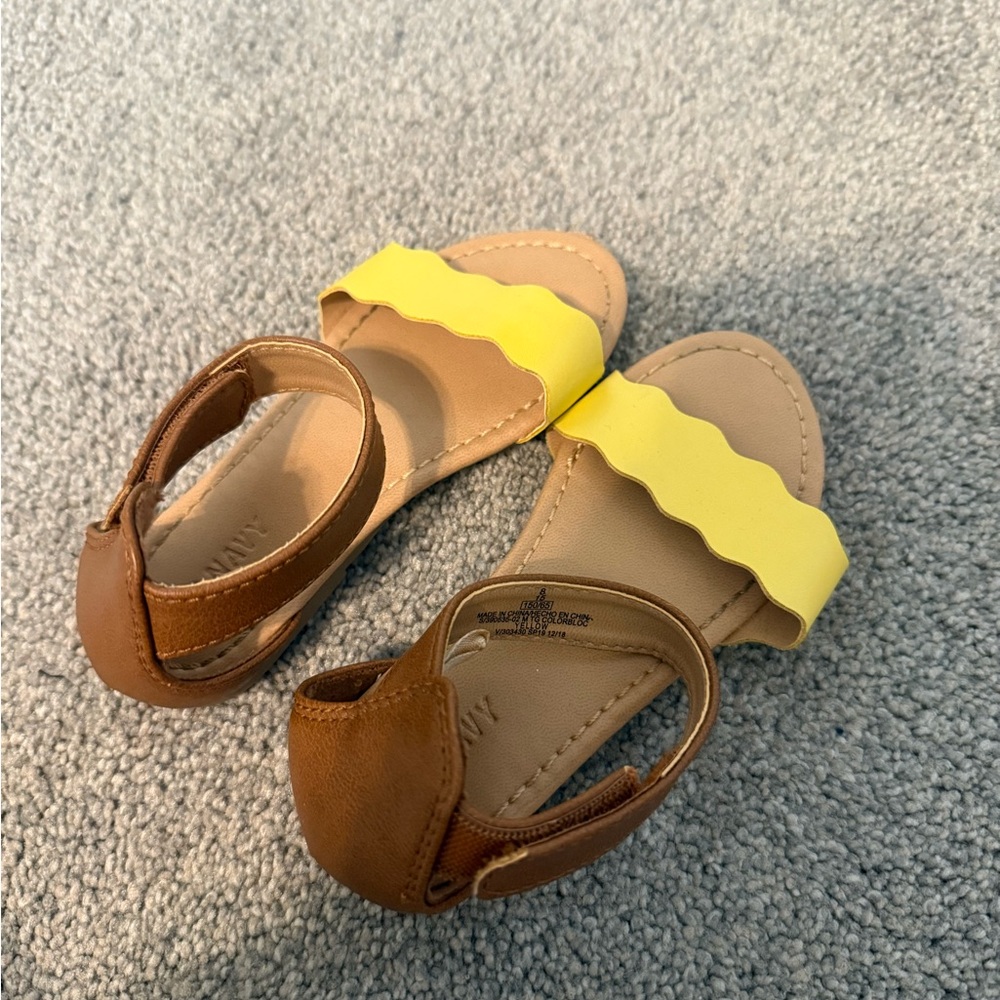 Adorable toddler sandals size 8